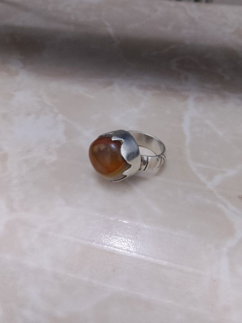 خاتم فضه عراقيه حجره خشنه قديمه للبيع السعر 75 المكان العماره /ابورمانه ***********
