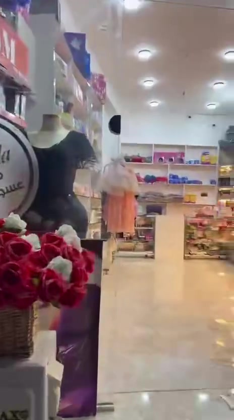 السلام عليكم
فرصة استثمارية 

محل كوزمتك معروض للبيع مع كافة ملحقاتة من مواد وفاترينات واستاندات ملابس وسبلت 2طن مثل ما موضح بالفيديو
 سبب البيع الانتقال الى محافظه اخرى

 الي راغب بالشراء التواصل ع الواتس : ***********

الديوانية / حي الجامعة / شارع مجمع حيدر ابن حجي هندي 
📍
