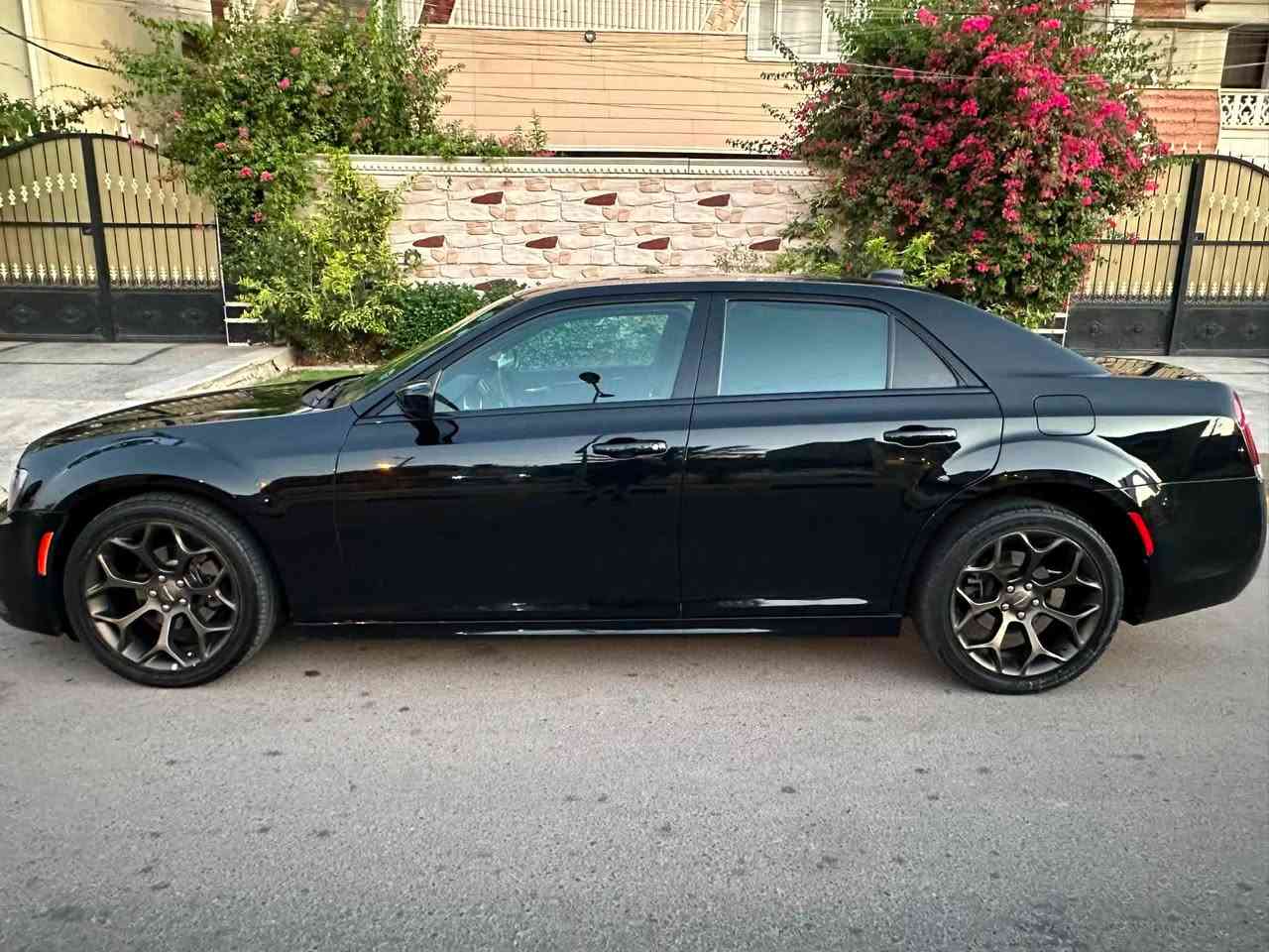 السلام عليكم
اوباما s300 كولد اسود 
موديل ٢٠١٩ 
السياره نظيفه ومناقصه شي 
كلين بونراما 
السعر ٢٨٠$وبيهة مجال 
الاستفسار الاتصال بالرقم 
***********
