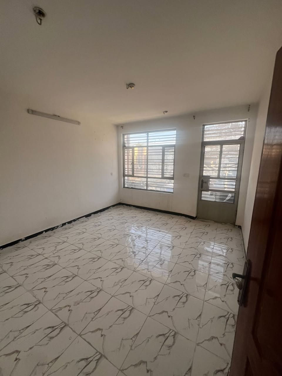 لليجار مشتمل ٥٠ متر السيديه مربع ضباط يحتوي صاله مطبخ خدمات غرفتين نوم بيت نضيف كلش ايجاره ٧٥٠ الف ***********
