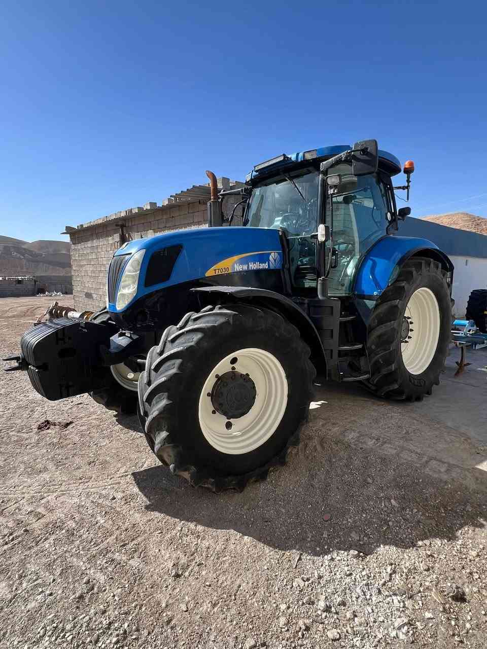 للبیح بۆفرۆشتن 
نیوهۆڵند 7030 
مۆدیل 2008 
گیر حسا
رقم تنفون 
***********
