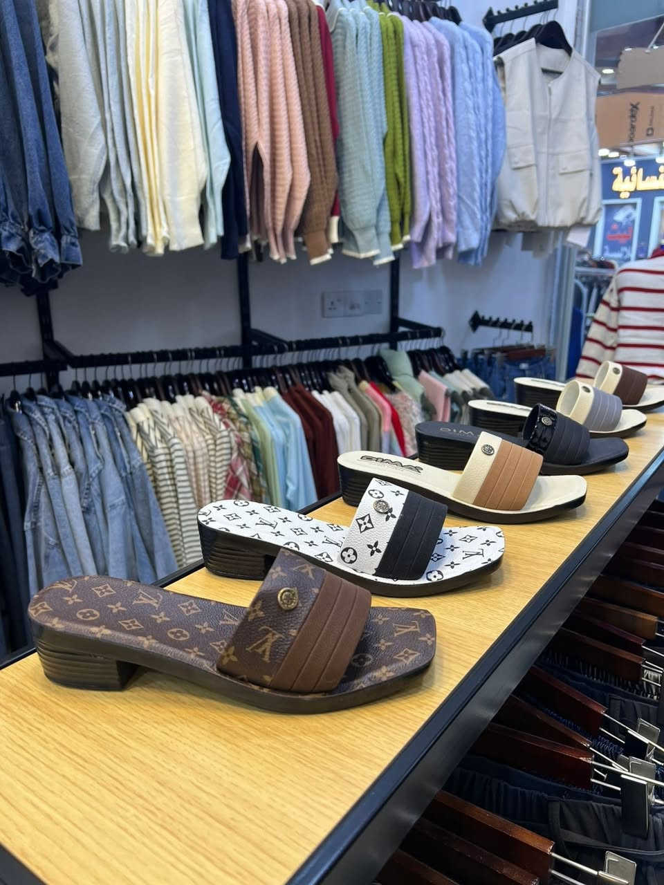 مساء الخير .... .وفرنا لكم .. 🍋🍋🍋
 شحاطة كعب مربع ٣ سم  جلد طبي فول اناقه و خفيف و  مميز و انيق ....
سعر ب٨  الاف 
اخذ
القياسات  37-38-39-40-41
الالوان اسود بيجي نيلي كاكي
  العنوان : كوت / شارع الهورة / معرض الرواق  يوجد خدمة توصيل لكافة محافظات العراق 😍 واتساب *********** __*********** الجمال 🌹الأناقة 🌹 البساطة 🌹النزاكة 😁

#اكسبلور #اكسبلور_فولو_ي_حلو🔥😴_ي_عمري #اكسبلور_فولو_شوفو_البوستات_الي_قبل_راح_تعجبكم
