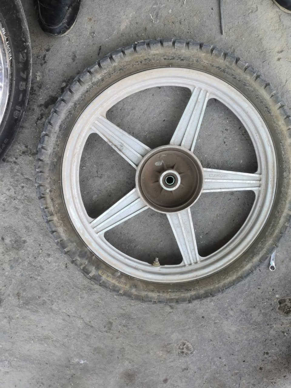 شلونكم شباب حاليا الباقي كل الي بل صور جوه سوك ونواعم عندي ايضا
المكينه كوم حديد جف تراب  ***********
