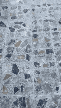 عندي كاشي مستعمل للبيع العنوان مدينه الصدر التصال ع رقم 07717232394