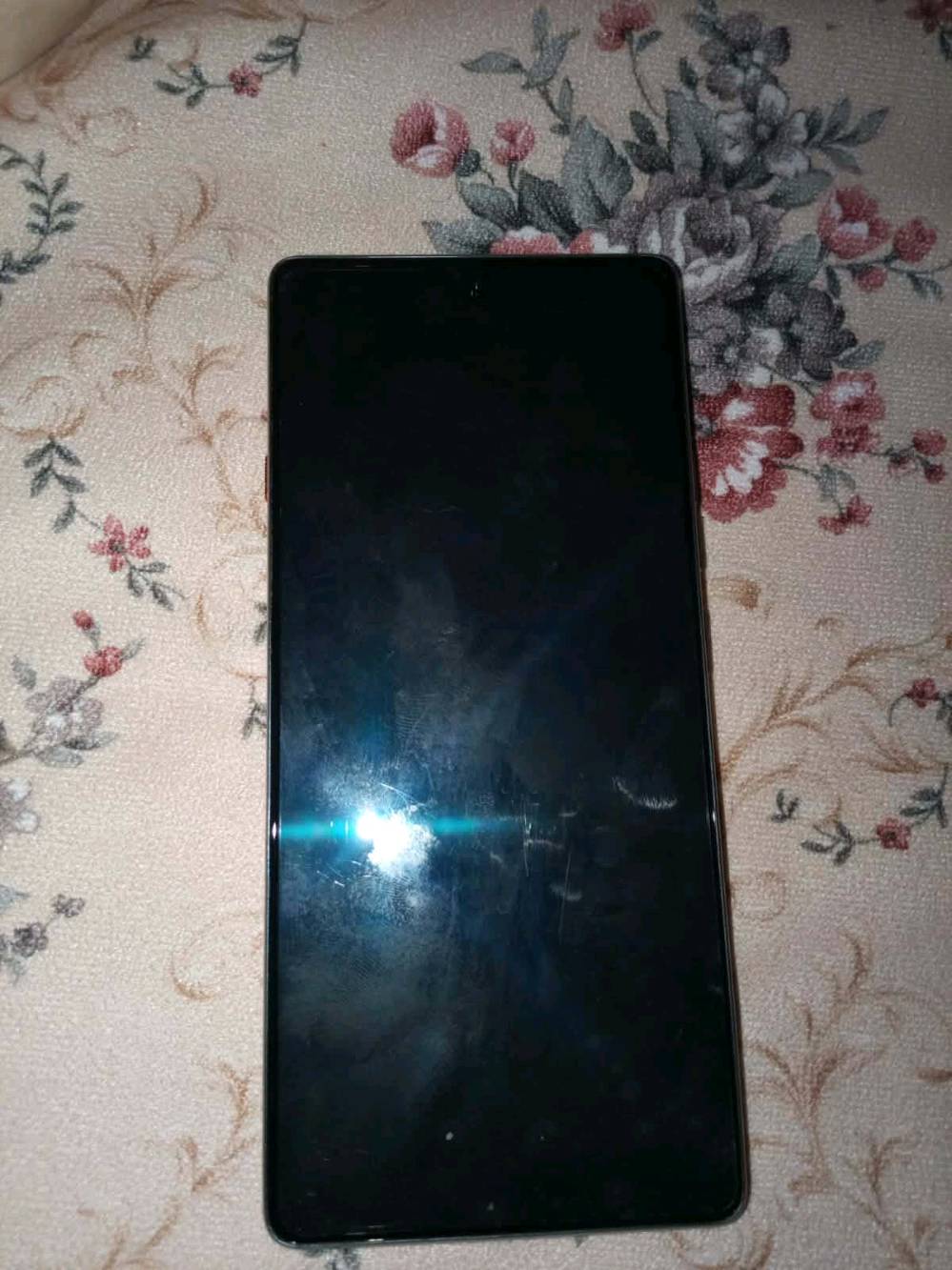 جهاز كامون ٤٠ فول نضافه ذاكره ٢٥٦ ستخدام شهرين تقريبا تواصل واتس وبي مجال بسيط 