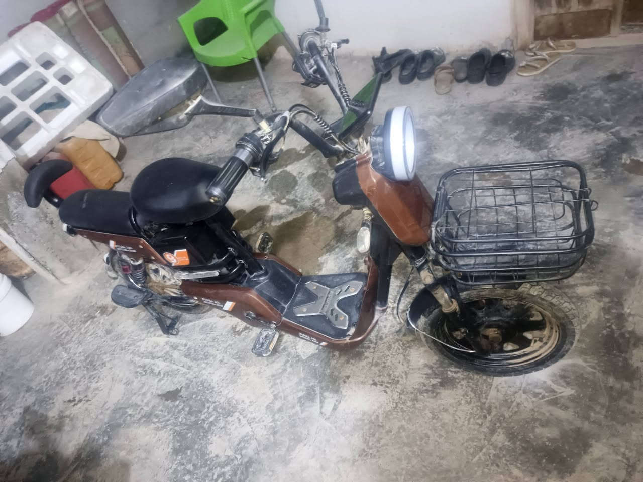 سلام عليكم شباب دراجه شحن حجم ١٦ل بيع الملقبه ب R9 سعر ٣٥٠وبي مجال حك جيه


**إذا كنت صاحب هذا الإعلان وتريد حذفه لأي سبب، رجاءا أرسل رسالة إلى الدعم الفني**