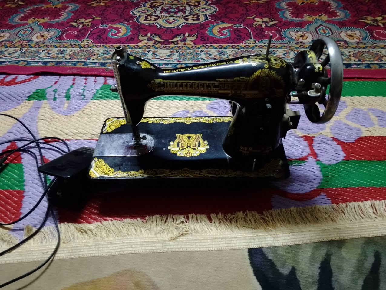 سلام عليكم مكينة خياطه البيع مكينه حلوه ونظيفه سعر مكينه 75 والميز 20 مكان ابغداد شعله ‏‪***********‬‏
