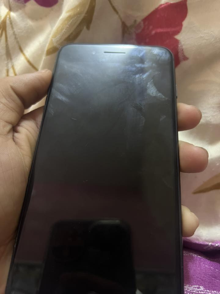 آيفون سفن بلاس للبيع جهاز نضيف كلش عيبه الوحيد دكمه الي تعلي وتنصي وكفت  المكان ديالى الأسود ***********
