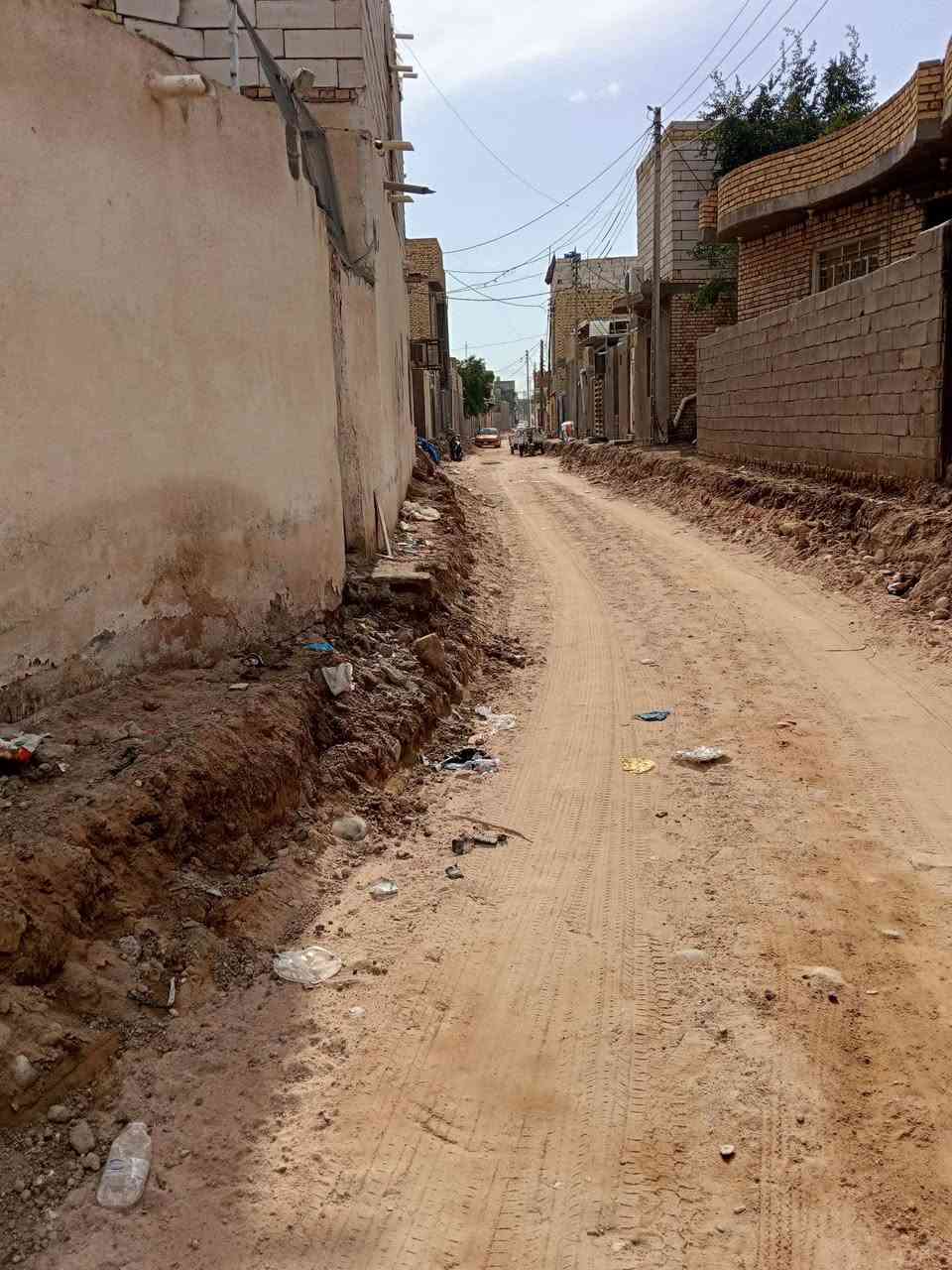 بيت زراعي لبيع مكان 
📌زديناويه خلف مركز شرطة قرب جامع الحكيم مساحه 180 واقع حال مبني 160 
طابقين طابق اول غرفتين وستقبال وصاله كبيره ومنور وصحيات داخليه وخارجيه   الطابق الثاني 3غرف كبار وصاله 
كهرباء ثري فيرز 3خطوط 
 مجاري ثقيله للبيت كله 
 بيه وصل تطويب   وصل مجاري وكهرباء
   سعر 95 وبيه مجال لشرايي
ملاحظه / شارع محفور راح يتبلط هل ايام 
الاتصال/***********
