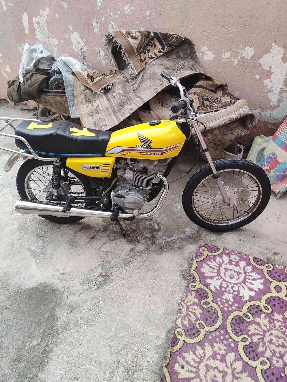 للبيع هاي الدراجه كلك سعرها 400مكاني قضاء الغراف ***********
