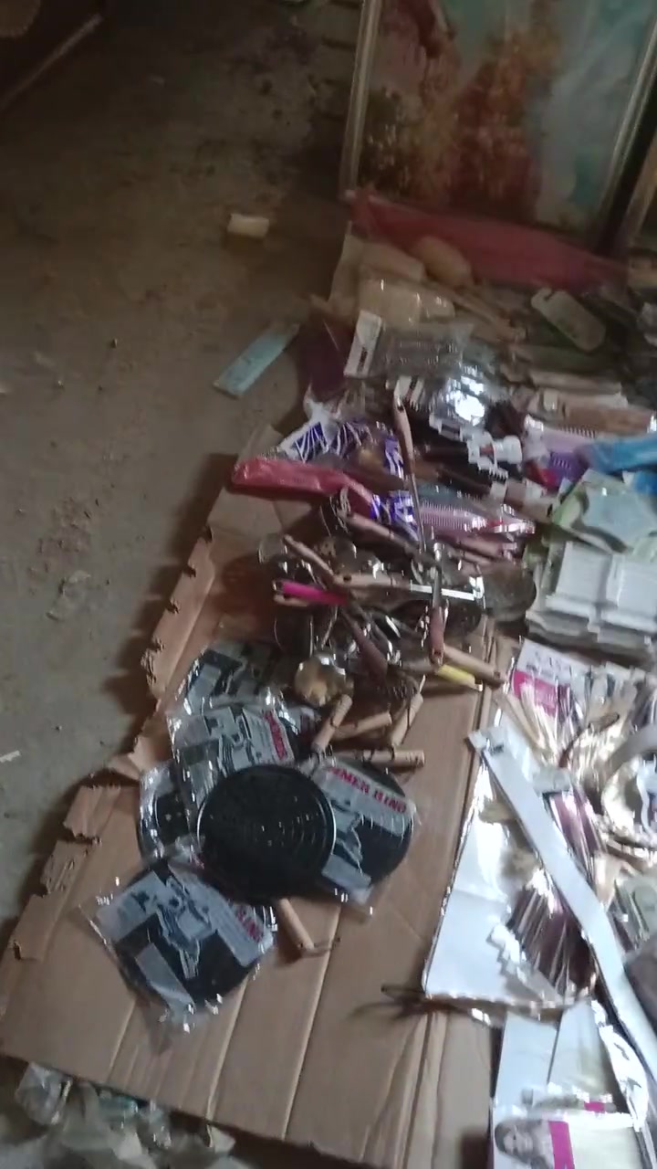 السلام عليكم عندي بضاعه باترينات وسفينه وشبج ***********.    بغداد المعالف سوق التراث واتساب
