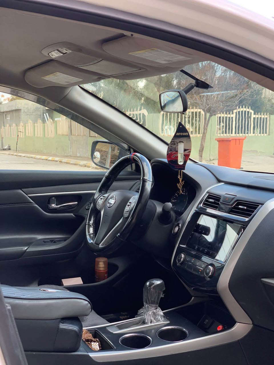 NISSAN ALTIMA 2015 S
🔹گێڕی گۆڕاوە بە گێڕی ئاڵتیمای 23 و بەڕادی خارجی بۆ بەسراوە و لەگەڵیا هایدرۆلیکی شەریکە تێکراوە هەمووی بە شەرت
🔹دوو پارچەی بۆیاخە بۆنیت و چاملغی لای سەکن بۆیاخە چاملغی لای سایەق تەنها کراوەتەوە و بەسراوەتەوە
🔹سەنەوی تا 2027 بە ناوی خۆمەوەیە  
🔹86 هەزار مایل ڕۆشتووە
🔹تاقمێ ویلی SR ی لەسەرە
🔹لایتەکانی عەدەسەیە و هەمووی زینۆنی لەسەرە 
مواسەفاتەکانی :
✔️شەغال
✔️بەسمە 
✔️بەسمەی دەرگاکان
✔️سنوق بەسمە و قاسە
✔️تراکشن 
✔️سوکان ڤۆڵیۆم
✔️شاشە و کامێرا
✔️جام و ئاوێنەی کارەبا.
ژ.م *********** // ***********
شوێن:چەمچەماڵ

نرخ: 109$ مەعمەلە

گیر متبدل بگیر التیما 23 و مربوط براد خارجي
 وياه هايدروليك شريكة كلها بشرط 
السيارة بيها صبغ قطعتين فقط:�البونيت وجاملغ جهة الساكن مصبوغ.�جاملغ جهة السايق مفكوك ومربوط فقط
سنوية حتى 2027 و بإسمي  
ماشية 86 الف مايل 
‏SR عليها رنقات
لايتات عدسة و كلها زينون 
مواصفات:
✔️ شغال
✔️بصمة
✔️بصمة أبواب
✔️سنوق بصمة و قاصة
✔️تراكشن
✔️سكان فوليوم
✔️شاشة و كاميرا
✔️جام و ماريا كهرباء
 مکان:جمجمال
سعر: 109$ مجال السليمانية, العراق
