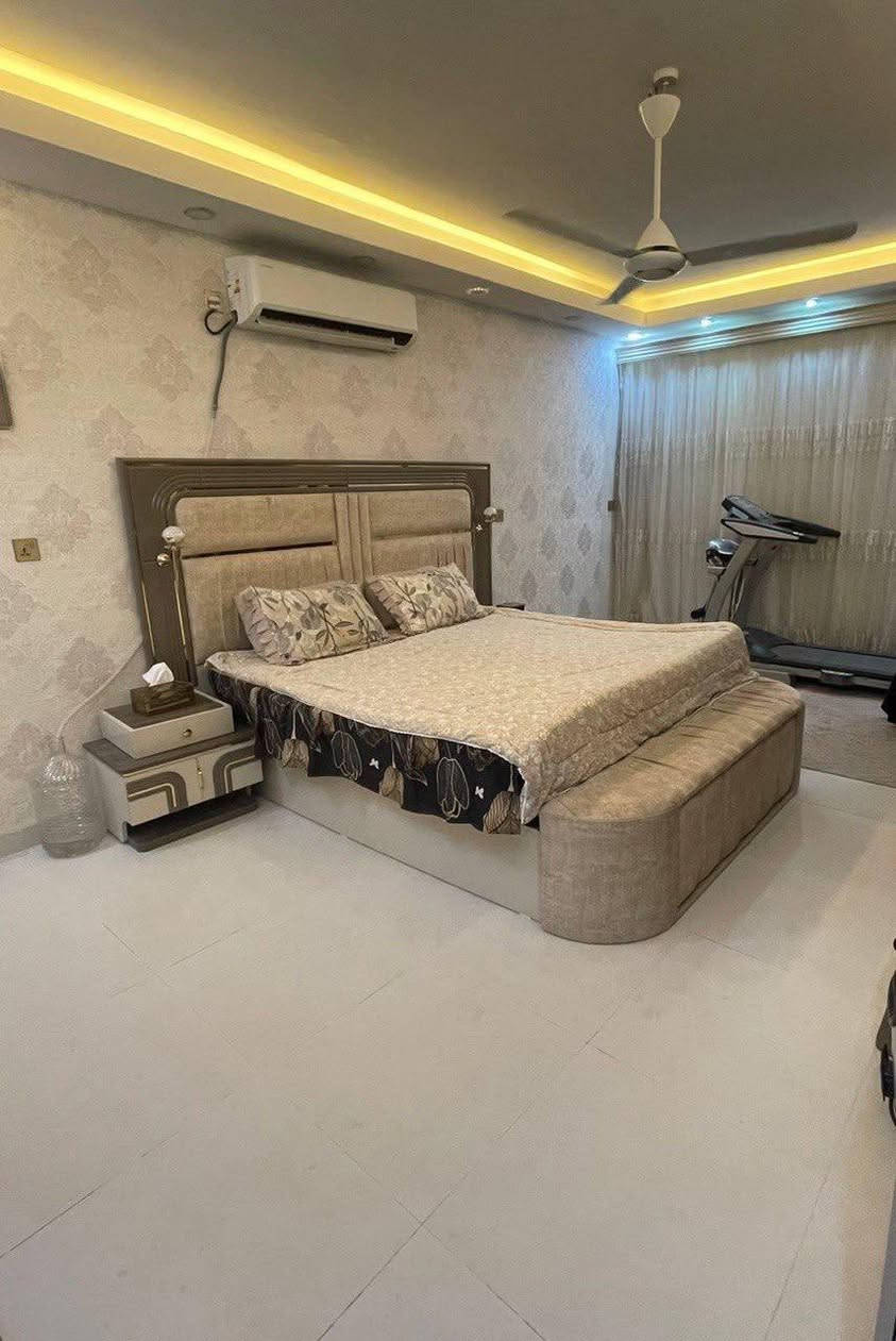 للبيع بيت 100 متر واجهة 8 حديث بناء سنة 2023 طابقين 3 غرف نوم العنوان المعملجي قرب الشارع العام خلف الأخوين بالضبط 
السعر 180 وبي مجال 
***********
