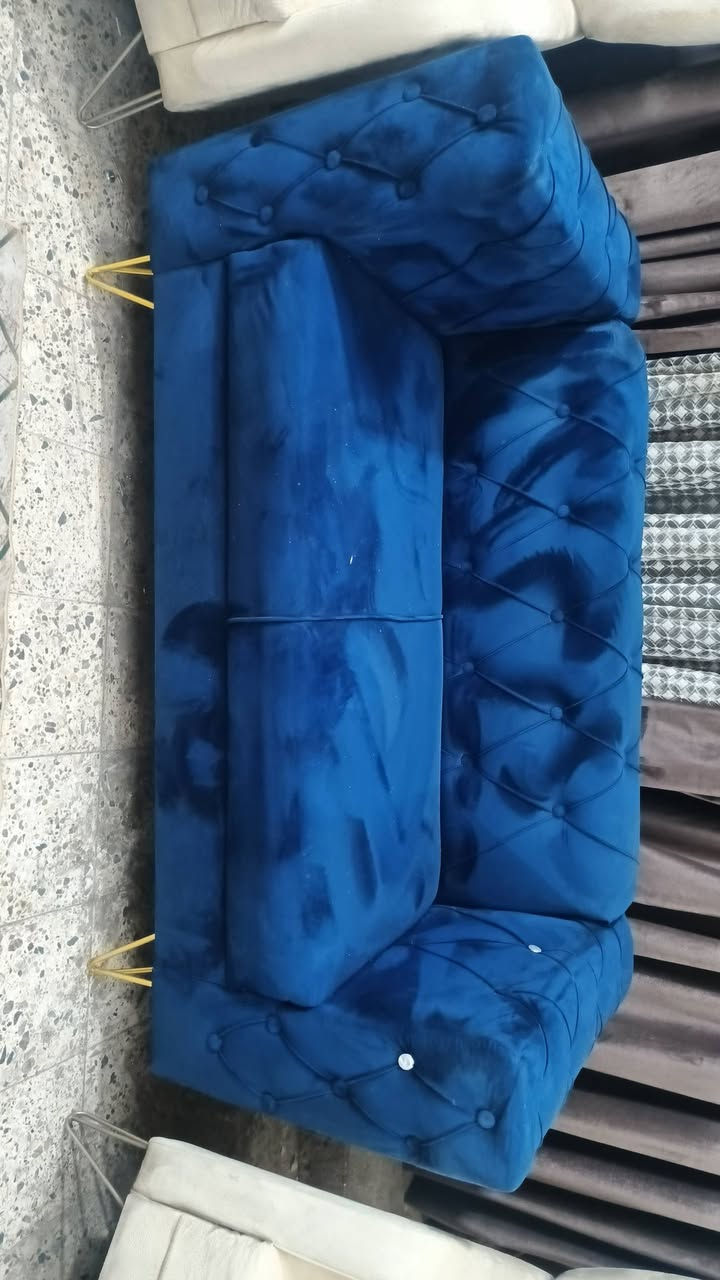 تخم 10 مقاعد اخو جديد اي ضرر مابي نضافه فووول تسكام خشب قوي وثكيل تكمه سعر ,,275,,بي مجال مكان البياع *********** يوجد واتساب ومكيف شغال كلشي مابي مداخل أي تصليح نوعيه ,,,,گرافت,,, سعره 150 بي مجال  مستعجل عل بيع

