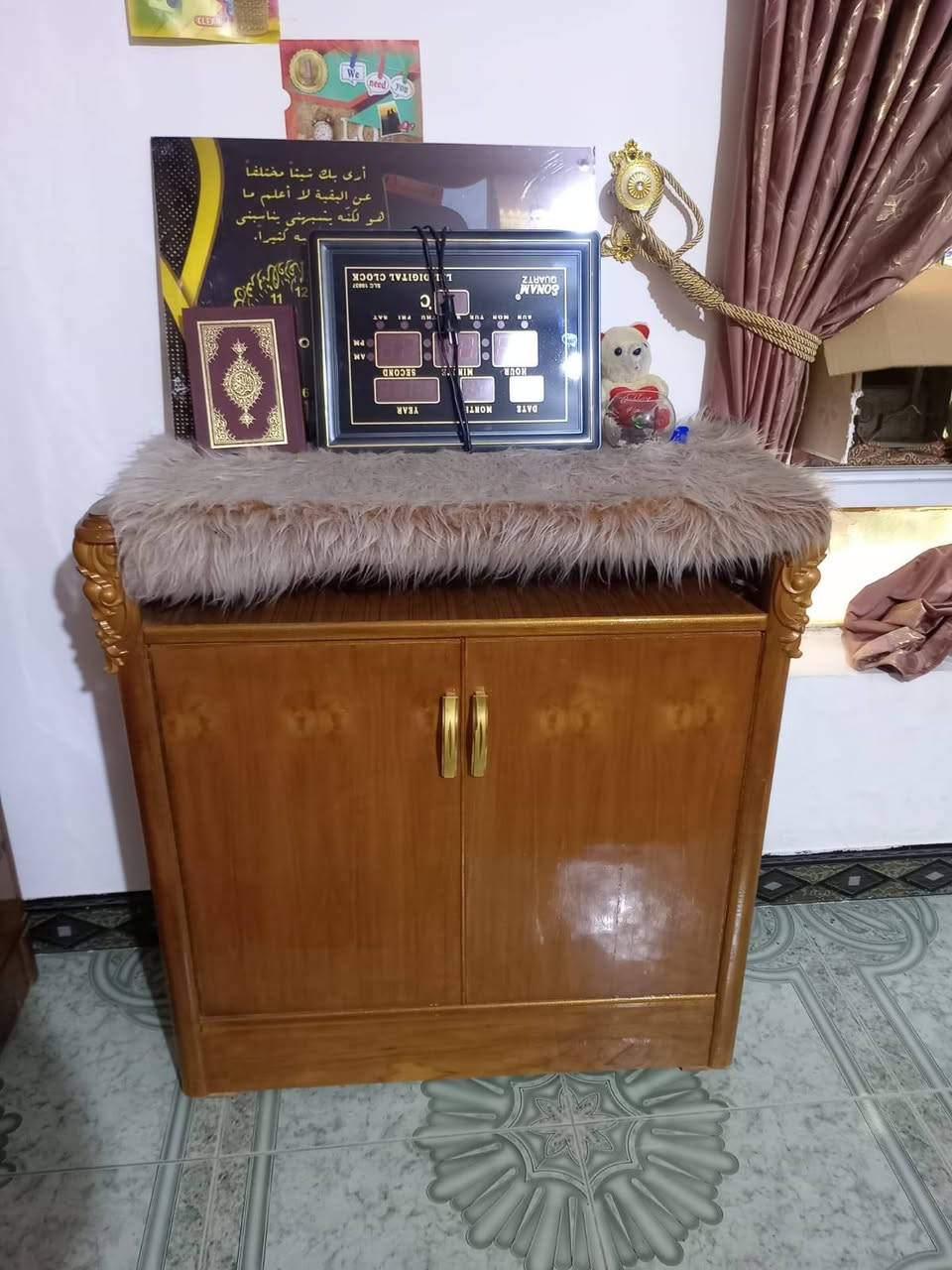 غرفة نوم للبيع سعر مليون وبيها مجال بسيط مع دوشك
سرير طفل بعده جديد 40وبي مجال 
التواصل ع ***********
