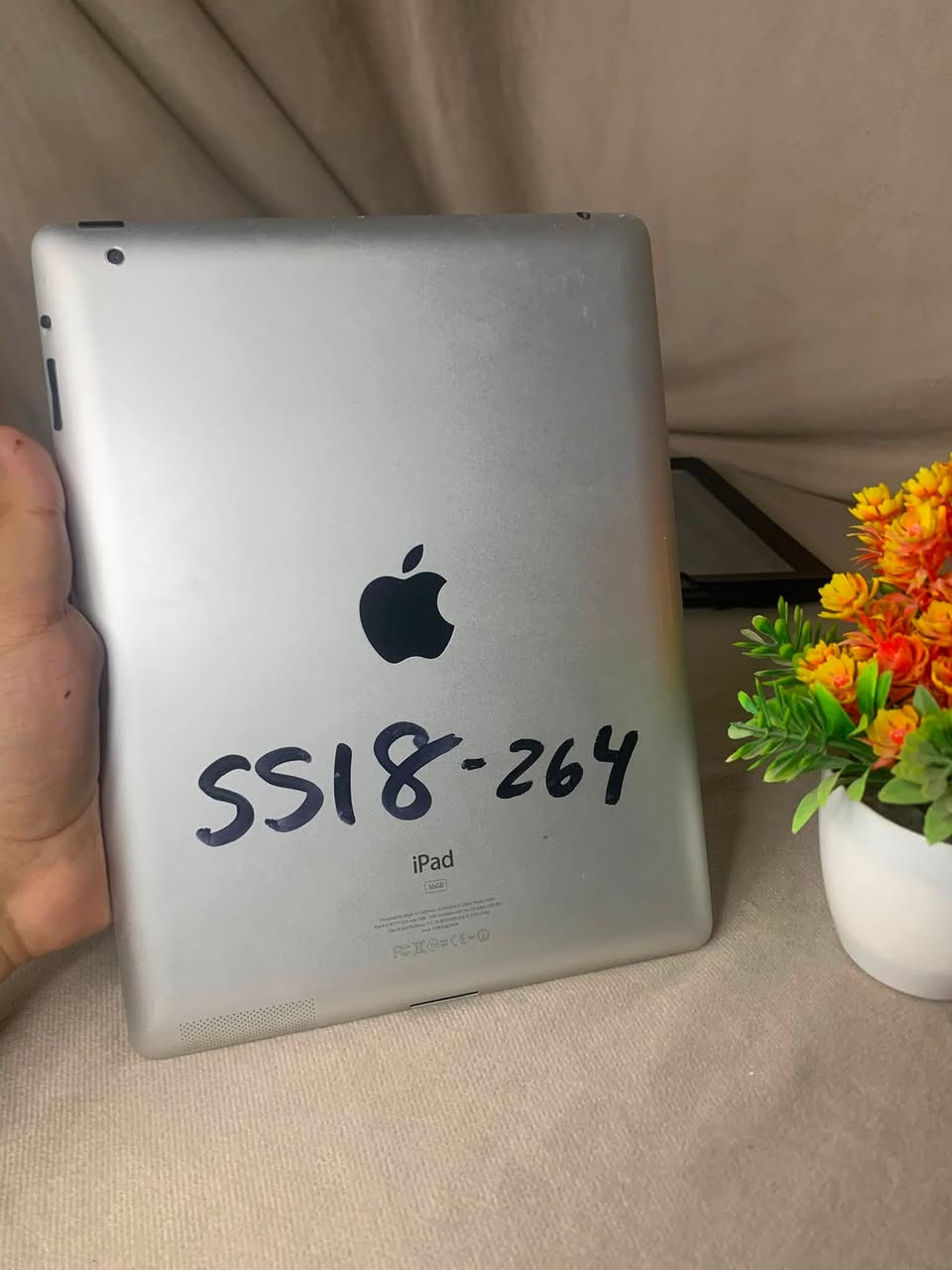 السلام عليكم
اجهزه فحم عدد 3
جهاز A30s 
ايباد ابل 2 
ايفون 11 برو ماكس كوبي
السعر 40 الف للأستفسار الأتصال على *********** او المراسله خاص يوجد توصيل لكافة انحاء العراق
