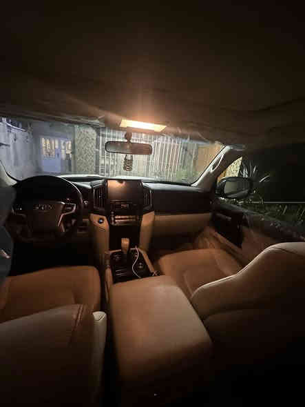 سلام عليكم                                                                          لاندكروز 2021 بريم فوال موصفات
ماشيه34
امكفواله من كلشي 
سياره بسمي تحويل ثاني يوم رقم بغداد 
سعر 675يعني ست دفاتر و 75 
مكاني بغداد حي جوادين او حي جامعه 
***********
