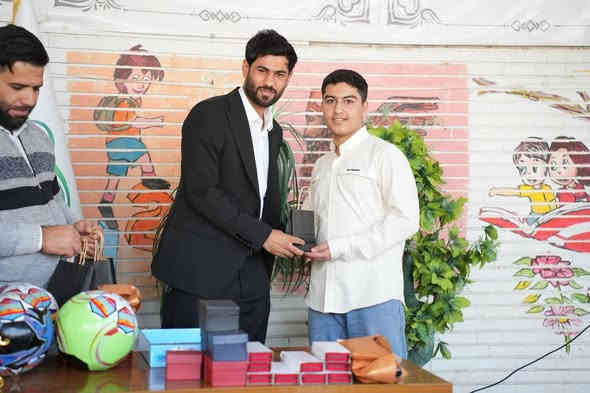 منشور رقم (٦)
إدارة وكادر ثانوية الكوثر الاهلية النموذجية للبنين يقدمون هدايا لمجموعة من طلبة ثانوية الكوثر الأهلية النموذجية بمناسبة
 عيد الطالب.

ثانوية الكوثر الأهلية النموذجية للبنين
مكان لزرع بذور المستقبل
وبيئة تعليمية مميزة.

🌹🌹 التسجيل مستمر 🌹🌹

🌹 مميزاتنا:
🌷 كادر تدريسي متميّز ذو خبرة عالية.
💐 متابعة يومية لمستوى الطلبة.
🌹 بيئة تربوية وتعليمية راقية.
🌺 قاعات دراسية مهيأة ومكيّفة.
🌹 أنشطة علمية وثقافية داعمة لمسيرة الطالب.

الموقع: النجف الأشرف / حي السعد / شارع جامع ابن كمّونة / مقابل القنصلية الإيرانية سابقاً / مجاور مكاتب السياحة والسفر.

للاستفسار الاتصال بـ:
📞 ممثل الهيئة التأسيسية: ***********
📞 الحسابات: ***********
📞 الإعلام: ***********

المركز الإعلامي
