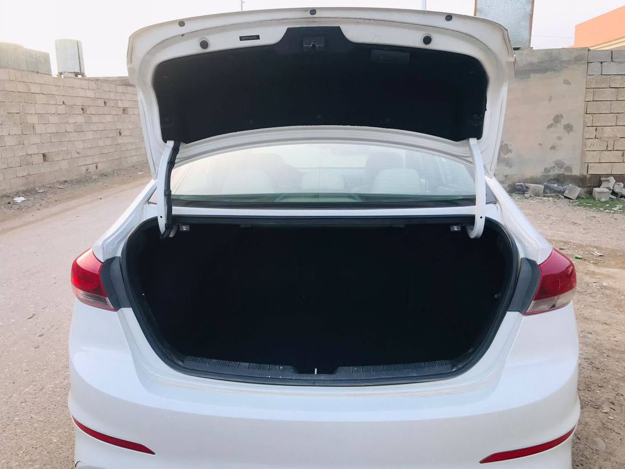 السلام عليكم
النترا موديل  2018 وارد امريكي گير محرك صدر تبريد تدفئة شرط لون ابيض صدفي رقم صلاح الدين  سنوية للـ2030 شرط التحويل السيارة  بيها باب السكن نص و الورا مبدل و شوية بالجاملغ الخلفي السونار مرفق ويا الصور سيارة جاهزة مابيها اي نقوصات السعر 125 وبيها مجال اخوان السوگ كلشي بي الشراي يتدلل  غير متواجد خاص
 للاستفسار اكثر
***********
***********
