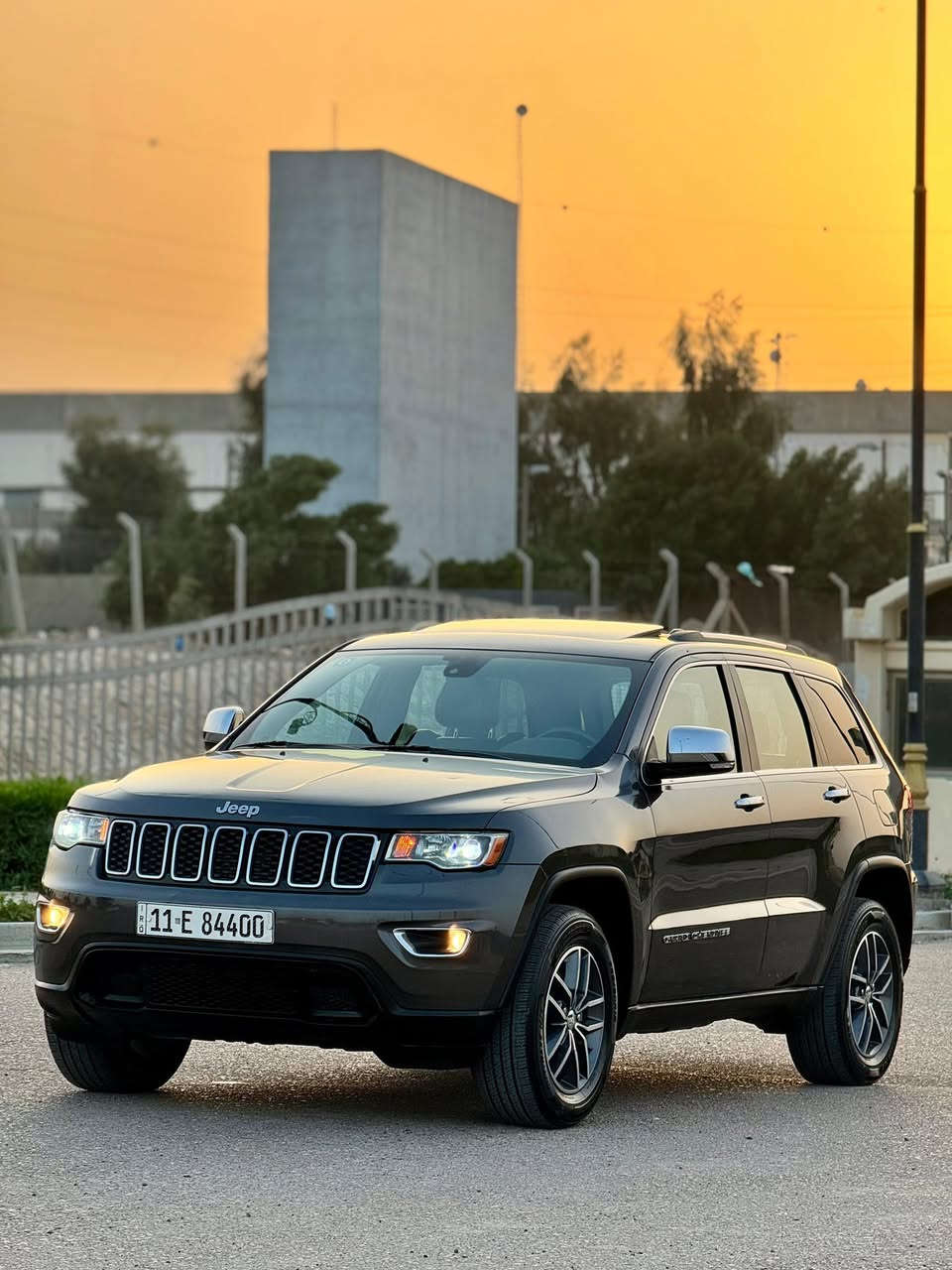 السلام عليكم 
جيب لاريدو 2018 رقم بغداد الجديد باسمي 
حادثه جاملغ وباب جهة اليمين
بدون دواخل 
شاصي ولغد مكفولات
السياره قطعه وحده 
كير ومحرك كفاله ولا برغي مفتوح بيهم 
فول مواصفات لمتد
تشغيل عن بعد
فتحتة سقف
جنطه كهرباء 
كشنات جلد وكهرباء وتدفئه
فور ويل 
دركة هيتر
فول تحكم استيرن
توقف الي 
رادار 360 درجه 
خزن ميموري
حساسات
شاشه كامرت خلفيه
اوتو هولد
مود درايف
قفل منحدرات
السياره عليه سيرفز كامل 
ولا كلوب بالدشبول مشتغل
جاهزه كير ومحرك وحداديه وتبريد وتدفئه
السعر 198 وبيه مجال 
عنواني بغداد 
متواجد واتساب 
***********
