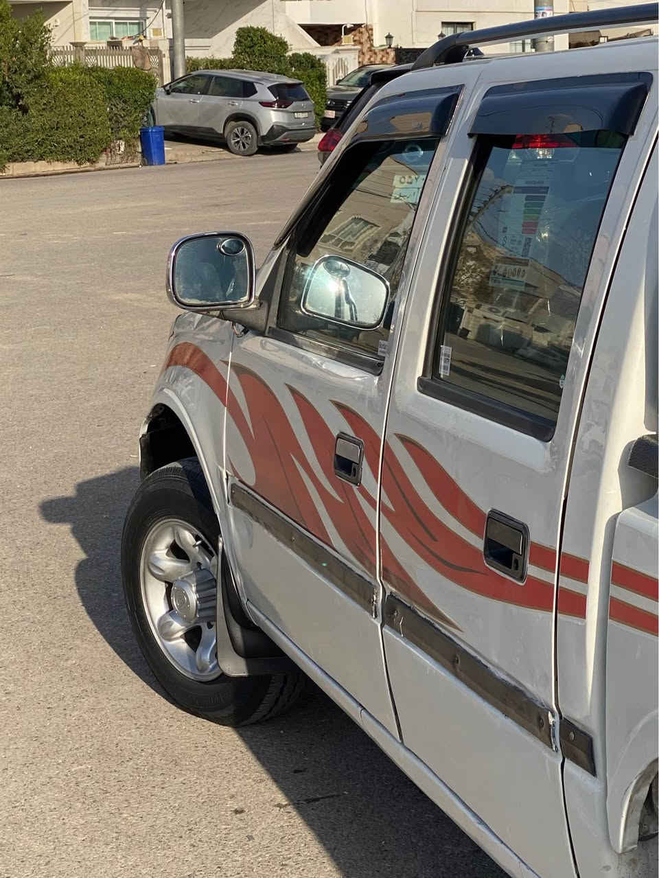 پيكةب گؤناو مؤديل 2010 مةكينة بةخ ناو سؤر جوار جام كارةبا بؤدي قولاب جوار تاية و ويلي نوية تازةية گير مةكينة ئةكسل توند و تؤلي بةشةرت سةيارةكة جاهيزة مالي كةسابتة يةك دينار مةسروفي نية يةك پارجةي بؤياخة بي ليدان 2 وةرةقة خةرامةي لةسةرة دواي محملة دةگةريمةوة سحري 46 لة هةوليرم رةقةم تةلةفؤني خاوةني *********** أربيل, العراق
