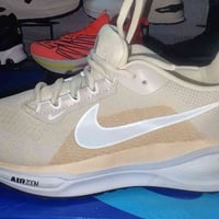 نايك زوم .اوربي باركود..قياس 44....28c... السعر 30 الف مع التوصيل... ل...