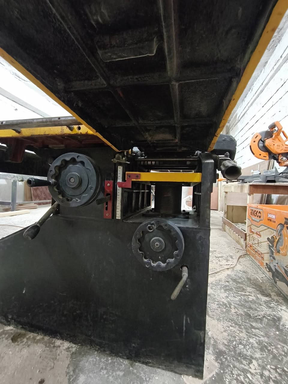 مكينه بلغارية 4عمليات كاملة ملحقاتها السعر 🇮🇶مليون و900 ألف للتواصل ***********
