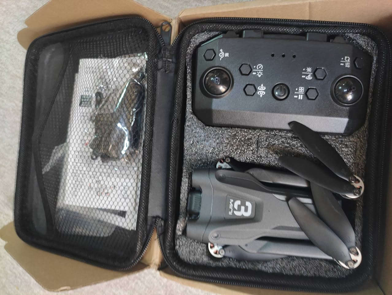 سلاو 
لەسەر ئزنی ئەدمین
درۆنی mini 3 دروستکراوەی شێوەی dji
ماتۆڕی بڕەش لێس
بوونی 3 هەستەوەری لاکان و پێشەوە
دوو کامێرا
کامێرای HD سەپۆرتی 4k
ماوی فڕین 20خولەک 
دوری نریکەی 300مەتر
بەرزی 150مەتر 
هاوسەنگیەکی تەواو
لۆک باڵی زیادە شاحینە لەگەڵە 
ڕەبتی مۆبایل دەبێت و فڕینێکی نەرم 
بۆئەوانەی خولیای درۆن و سەرەتای فێربونیانە زۆر باشە


**إذا كنت صاحب هذا الإعلان وتريد حذفه لأي سبب، رجاءا أرسل رسالة إلى الدعم الفني**
