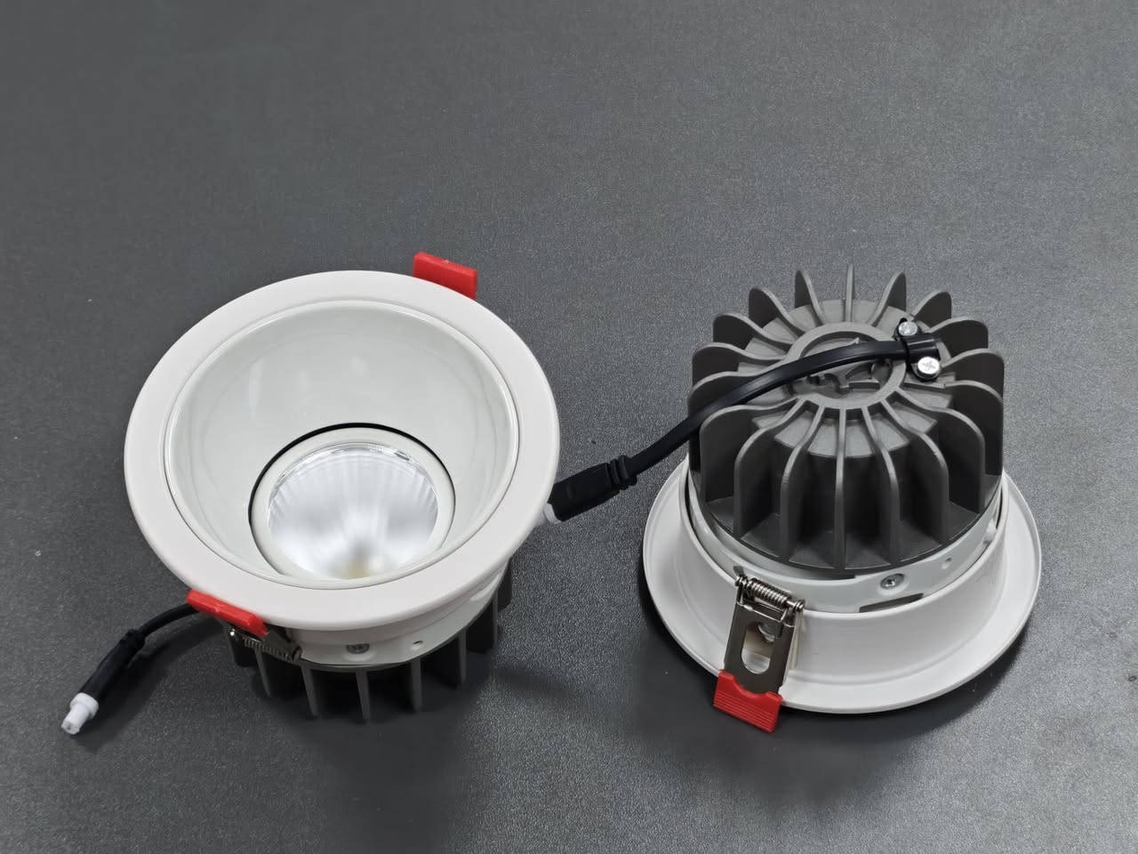 Hot selling spot light.can make 6500k 3color 4CCT 
Welcome to your inquiry


**إذا كنت صاحب هذا الإعلان وتريد حذفه لأي سبب، رجاءا أرسل رسالة إلى الدعم الفني**