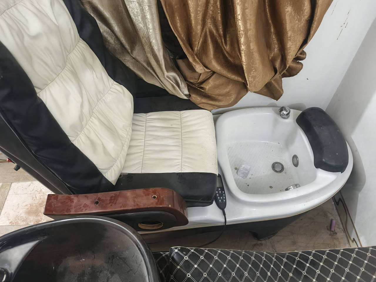 سلام عليكم اخوان عندي كراض مال حلاقه لبيع تواصل واتساب ***********
