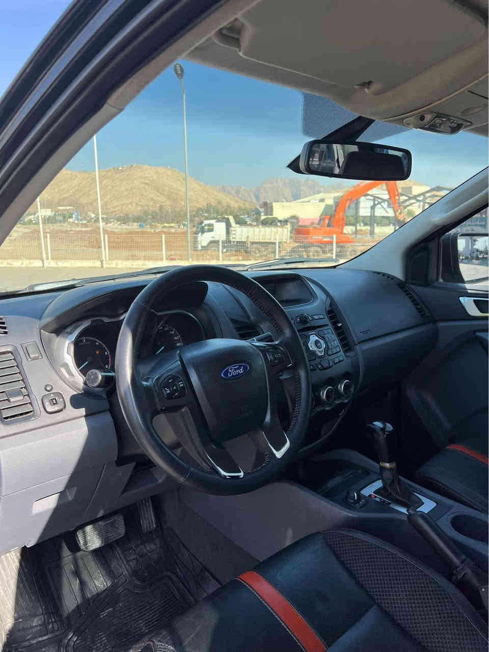 فۆرد رەنجەر ٢٠١٥  5بستن گاز گێر تۆماتیک 
دەبل ئەکسل فول مواسەفات 
گێرومەکینەو ئەسل بەسشەرت 
تەنها کەوەری کراوەتەوە 
بێ بۆیاخ تۆزێ کاڵ بونەوەی هەیە 
یەک دو بست تەحدیل
دارو بەردی بەشەرتە نمونەیە لە جوانی 
چرکەی تێدا نیە 
نرخ١٨٨ گەڵاو مە جال
شوێن ڕانیە چوارقورنە
***********
ڤایبەر وەتس ئەپ أربيل, العراق
