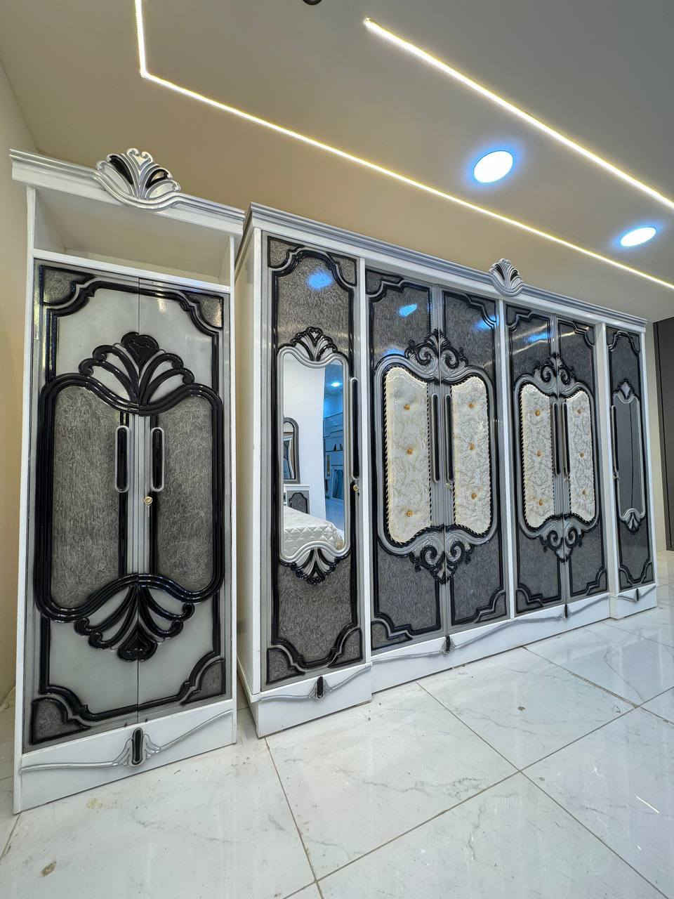 السعر (975 الف دینار)

متكونه من7 قطع 

الكنتور ارتفاع 240 طول 320 

مع الزاويه مجموع الطول 4 امتار 

السمك الخارجي للغرفه 5 ملم انديف

والسمك الداخلي 3 ملم معاكس ابيض

سعر الشازلون الخزان 75 الف 

سعر الشازلون المقعد 50 الف 

الطابوریه 25الف

متوفر توصيل وشد لكافة محافضات العراق 🇮🇶
الحجز خاص


**إذا كنت صاحب هذا الإعلان وتريد حذفه لأي سبب، رجاءا أرسل رسالة إلى الدعم الفني**