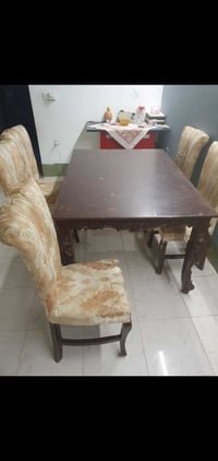ميز طعام • ٦ نفرات • للبيع