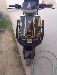 دراجة شحن مثل الي بالصورة 6 بطاريات بصمة سرعة 80 جديدة غير مستخدم انتب...