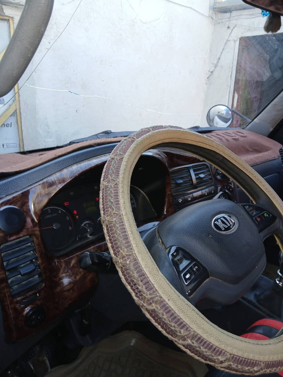 السلام عليكم سياره البيع مكفوله كفاله عام شرط الفحص رقم شاصي واضح مسكر البصره القبله سعر ميه وخمصطعش ١١٥وبيه مجال رقم ***********واتساب او تصال
