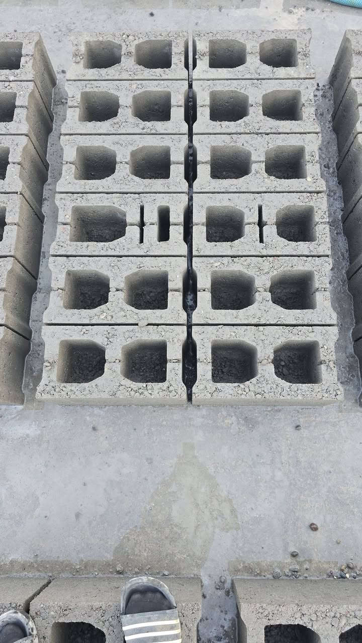 السلام عليكم 

مابعد السلام
يتوفر لدينا جميع انواع البلوك مصمد مجوف ستاره ابو ال15 ستاره ابوال10 شرط نهري موكساره النقل فوري تريد كرين تريد قلاب اتصل وتدلل ***********
