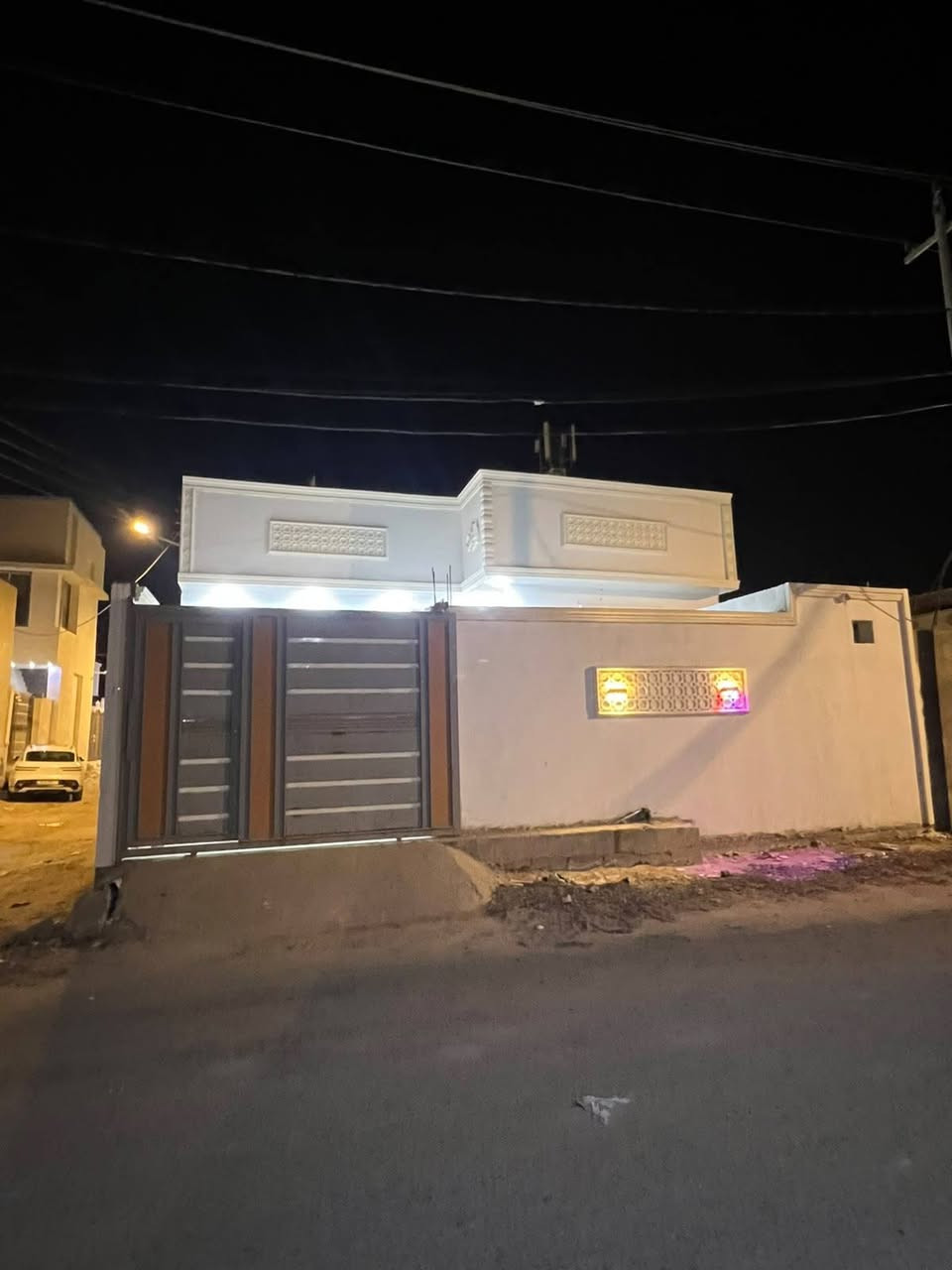 بيت للبيع في ابو الخصيب قرب المحكمه الجديده
مساحت البيت 200 متر ركن على شارع تبليط 

البيت يتكون من كراج وحديقه وصحيات داخليه وخارجيه وغرفتين منام وهول واستقبال ومطبخ 

البيت بناء جديد وبناء جناي مو مال سوك 

سعره 110 وبي مجال 

***********
