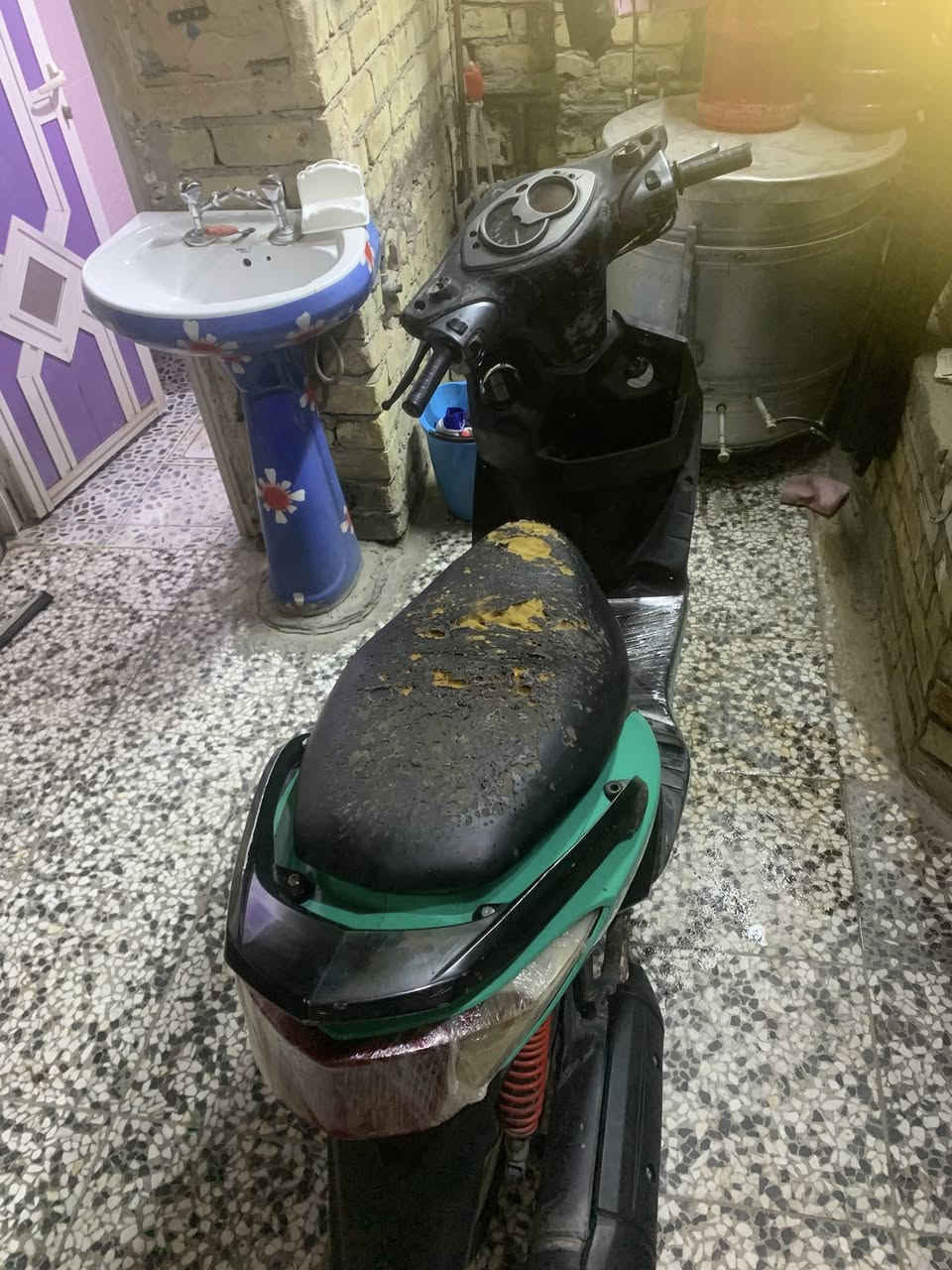 سكنس فحل نوزل
دراجه لوك جديده الله شاهد 

كفرات اصليه بس صابغيهن من اخذتهه 

دراجه جديده والله بس لعبت نفسي منهه 

طلع صوت بيهه بل كلجات 

دراجه مال جناي الله شاهد 

مكينه ولا مفتوحه ولا اي شي بيهه 

رايدهه ٥٥٠والله شاهد لخذتهه منه ماخذهه 1300

هاذ رقمي ***********
