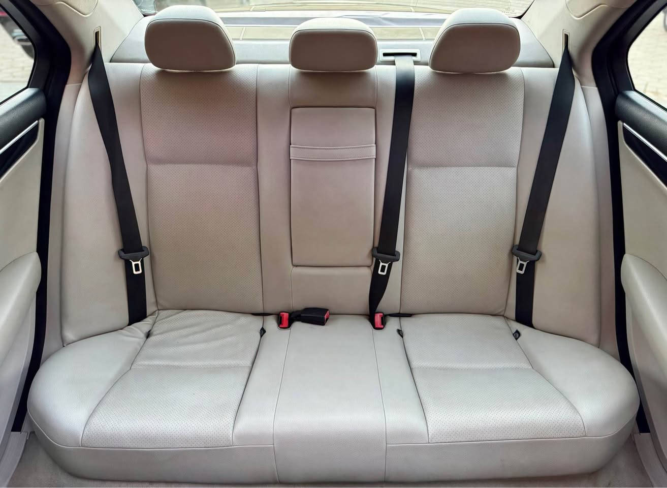 Model 2013 - Avantgarde - 145,000km السادس من اكتوبر, الجيزة


**إذا كنت صاحب هذا الإعلان وتريد حذفه لأي سبب، رجاءا أرسل رسالة إلى الدعم الفني**