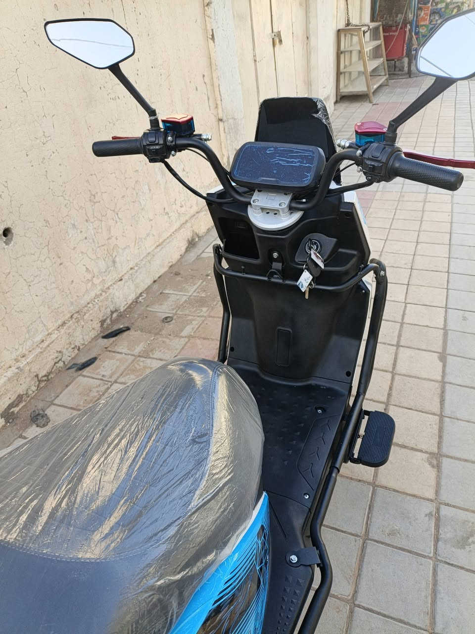 سلام عليكم.. عندي موطور شحن للبيع
نوعه ماسه الباچي  ست بطاريات عل فحص 
موديل 25.   مكان داخل رمادي  
سعره 725 الف وبي مجال 
الاستفسار ***********
