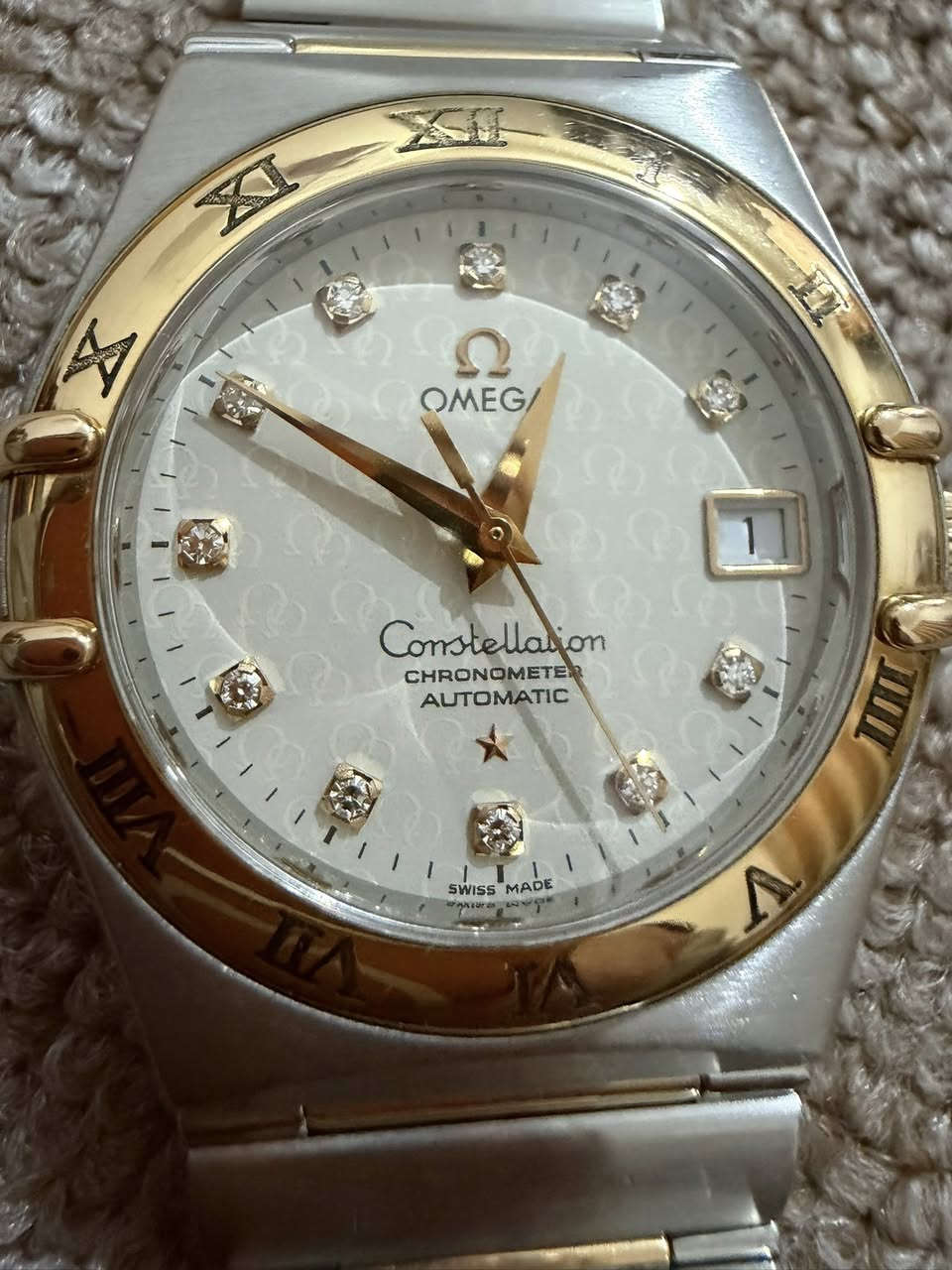 اوميغا كونستيليشن كرونوميتر اوتماتيك ذهب والماس نضافة تامة بلادية سير 21 حلقة. القطر 36 بدون علبة.بسعر 19 $ للتواصل *********** النجف
