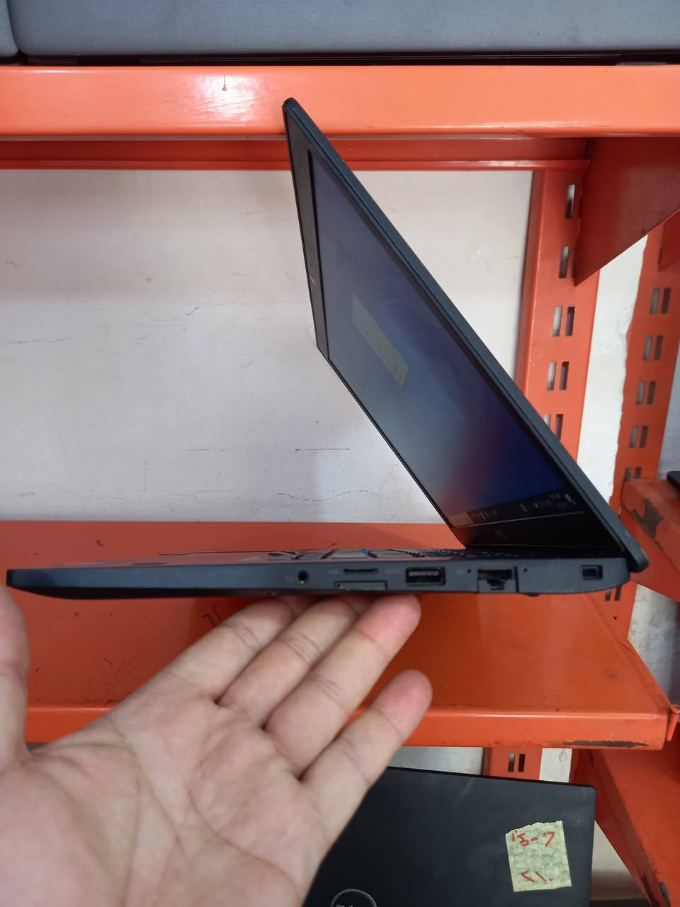 لابتوب دل dell
المعالج كور اي 5 الجيل 6
الهارد    256 ssd 
الرام 8.  ddr4 
كارت الشاشة  4  شير 
حجم الشاشة  14 
الشاحنة اصلية 
يحتوي على منفذ تايب سي للشحن او نقل البيانات
نظام التشغيل ويندوز 10 عربي انكليزي 
الملحقات شاحنة وجنطة 
السعر  185
***********
***********
يوجد توصيل

متوفر 
تتوفر مجموعة لابتوبات بأسعار مناسبة ومواصفات
