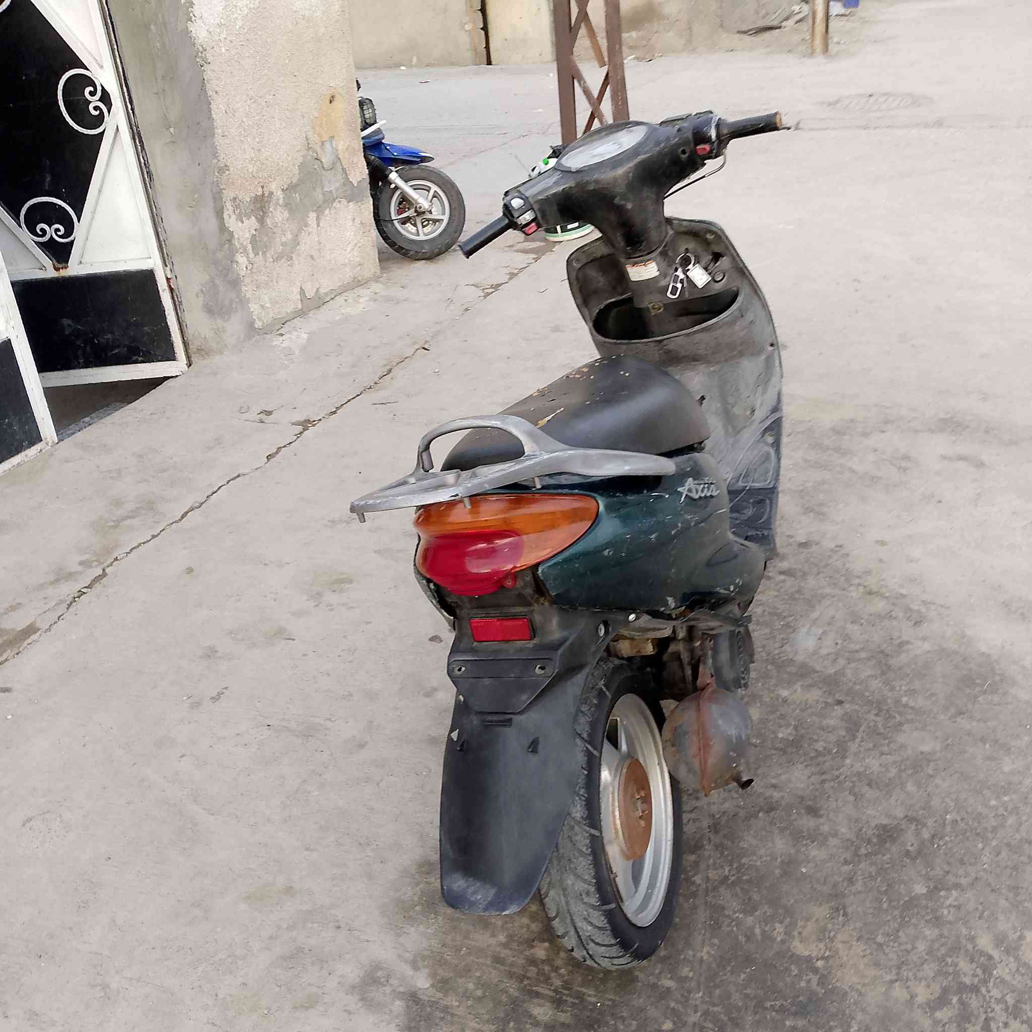 السلام عليكم دراجة اكزاز خبط 100دراجة مكينة ناعمة كفرات كاملة نضفتات الدراجة والكفرات كدام عينك دراجة كهربائية شغالة بس عوزهة باتري ودراجة عوزهة تقسيم الكابريتر سعر 175مكاني كوت خالجية يم درائرة صحت واسط رقم الهاتف ***********
