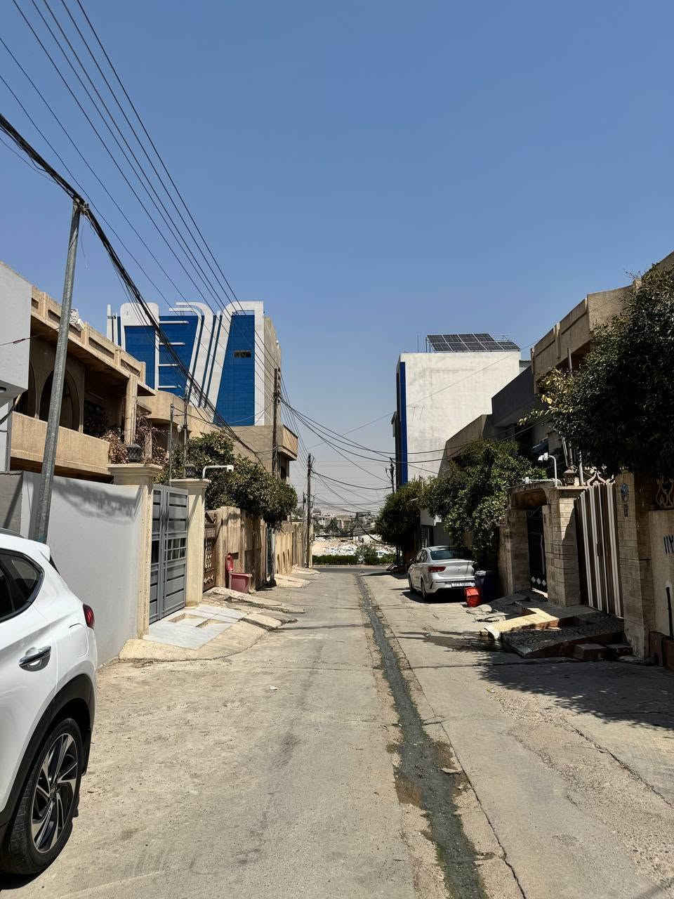 للبيع .
ارض حي البلديات. 
المساحه ١٤٠ متر واجهة ٧ متر والعمق ٢٠ متر .
سند طابو الزهور ومكاتبه مع الشرعي مباشر وسند حديث بالعقار. 
شارع صبه ٨ متر .
الارض قريبه عن الشارع العام قرب سانكو مول اتجاه قبله .
لمزيد من المعلومات والسعر الرجاء الاتصال على أرقام المكتب لطفا. 
*********** واتساب
***********
او مراجعة المكتب في حي النور بعد دورة زيناوه بأتجاة دانيه ماركت مقابل صيدليه الكوثر.

