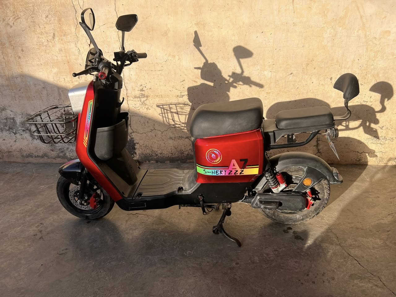 السلام عليكم. بايسكل شحن  للبيع A7.
٥بطاريات مستعمل شي قليل سعر ٤٥٠  

للاستفسار ***********
