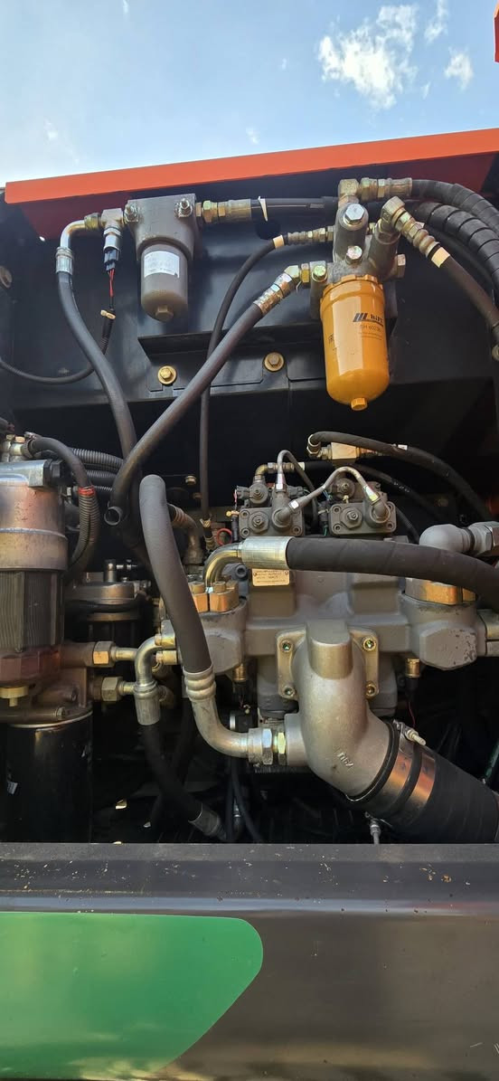 حفارة هيتاشي ١٧٠ البيع دخول جديد سعر ٦٥٠  رقم تلفون ***********
