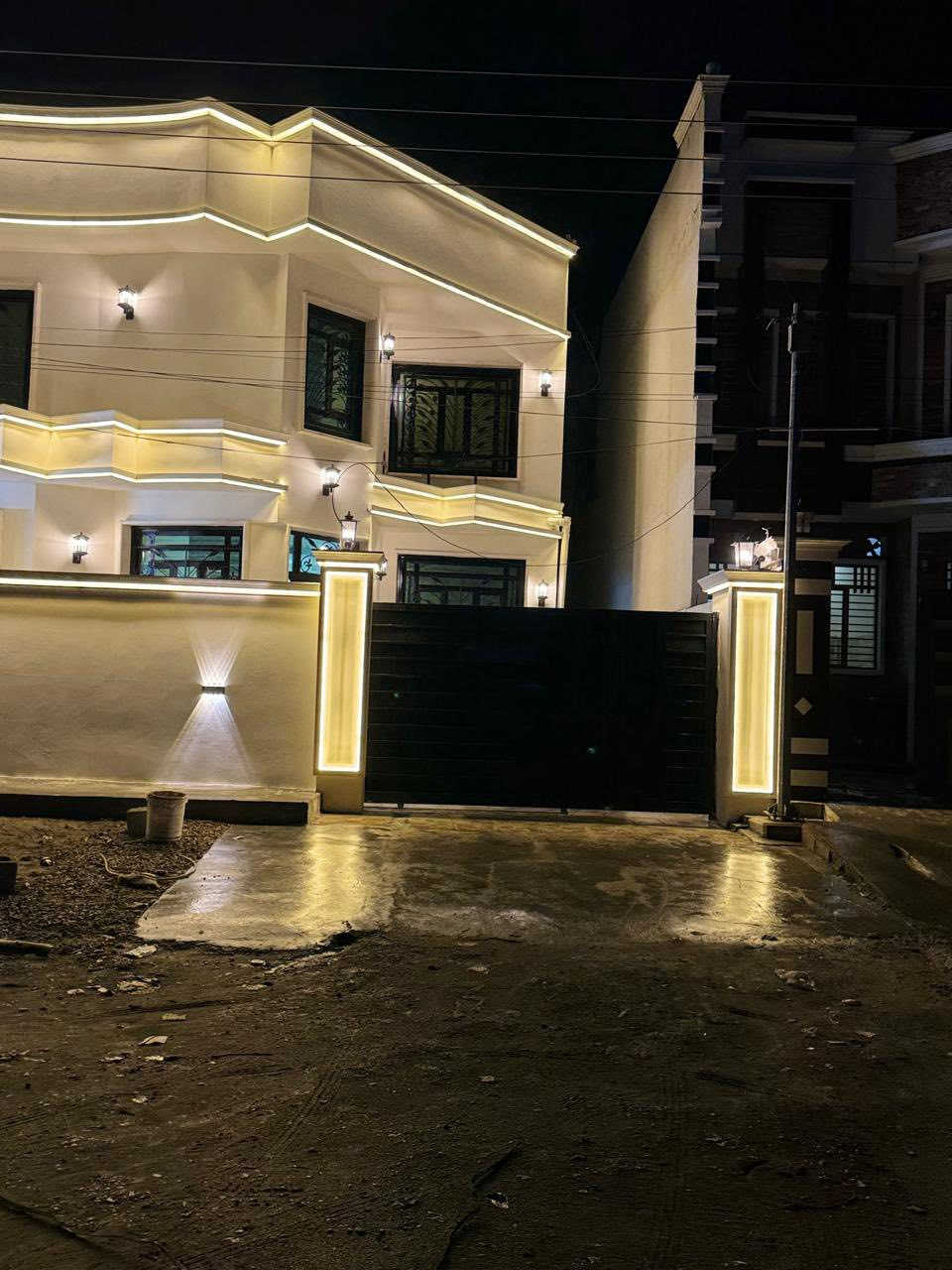 صلاح الدين
بيت 300م للبيع
صلاح الدين مقابل المثنى
شارع 50م جامع محمد رسول الله
الواجهه 15 والنزال 20
البيت بي 4 غرف نوم 
وصاله كبيرة واستقبال 
مطبخ حار بارد
5 صحيات و الطابق الثالث بيتونه ومشتمل فوك بي غرفتين ومطبخ ومجمع صحيات وموزع
للاستفسار ***********
