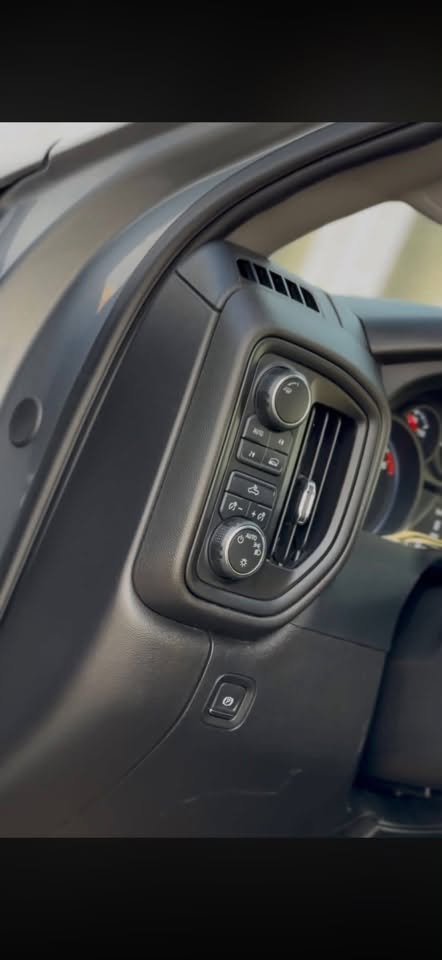 السلام عليكم ورحمة الله وبركاته
للبيع – شفروليه سلفرادو Custom موديل 2025
🩶 اللون: سمنتي�🚘 موديل 2025 – دخول جديد�📄 حرة بدون لوحات�✨ حالة ممتازة وجاهزة للتسجيل والاستخدام.
💵 السعر: 238 ورقة
📍 مكان السيارة: بغداد
📞 للاستفسار: ***********
