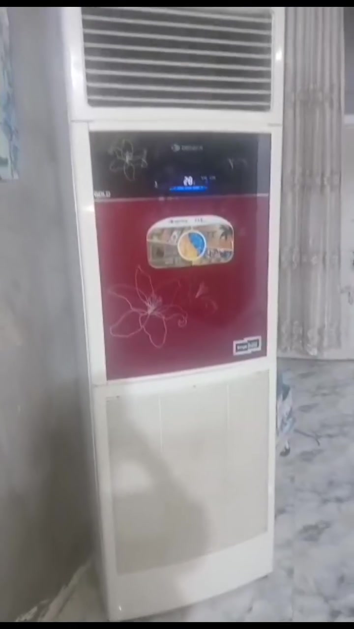 السلام عليكم مكلف بل نشر سبلت عمودي طنين للبيع اخو جديد نظيف ماداخل تصليح السعر خاص او تصال ع رقم الهاتف ‏‪***********‬‏
