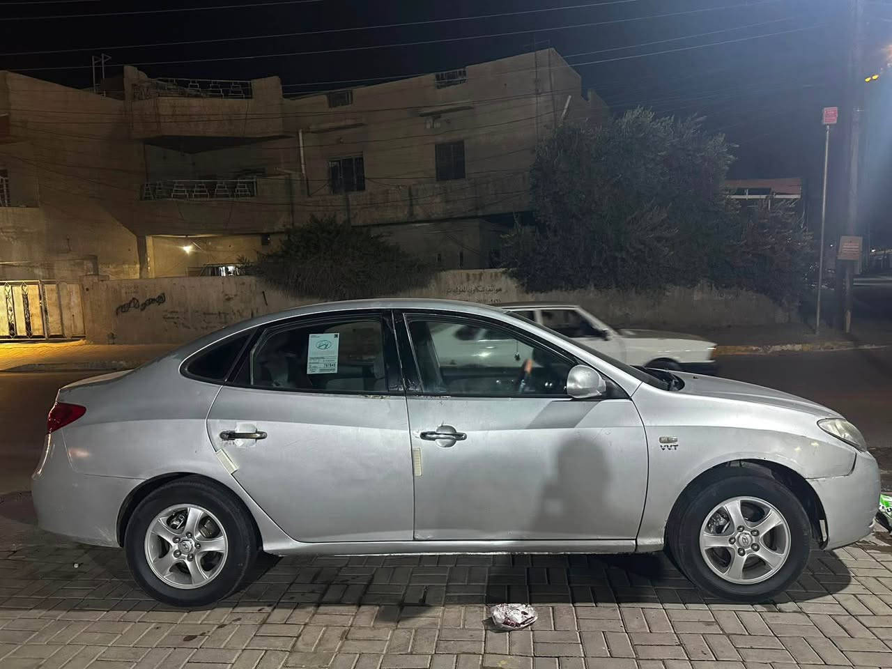 السلام عليكم 
افانتي موديل 2007
لون رصاصي 
محرك 1600 
جاهزه السياره بيه ثلاث قطع صبغ 
السعر 85 ورقه
‏*********** بغداد, العراق
